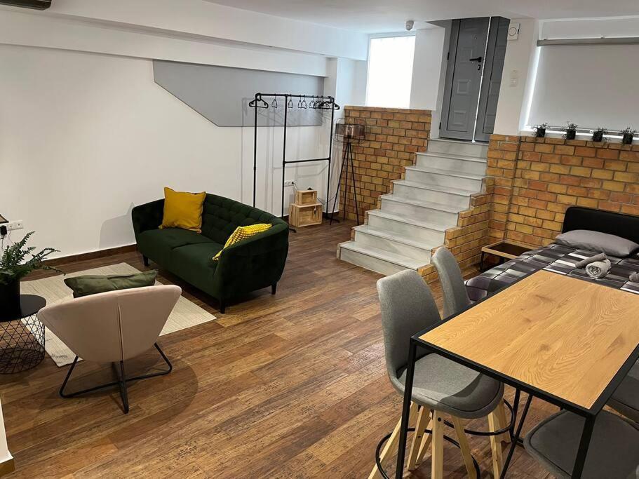 אתונה Industrial Studio / Alios 4 / Hilton Area מראה חיצוני תמונה