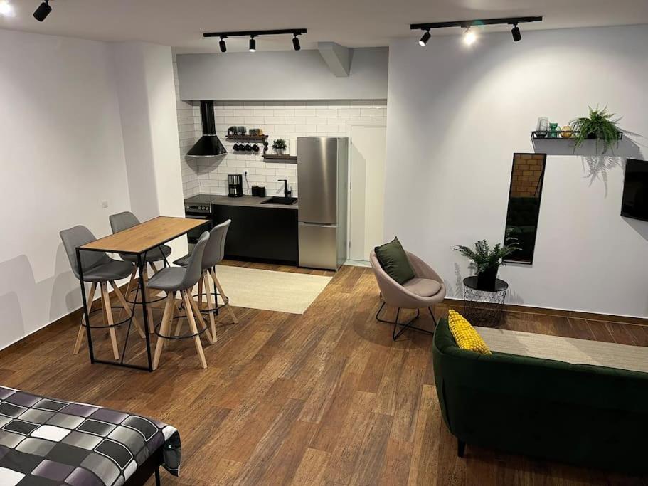 אתונה Industrial Studio / Alios 4 / Hilton Area מראה חיצוני תמונה